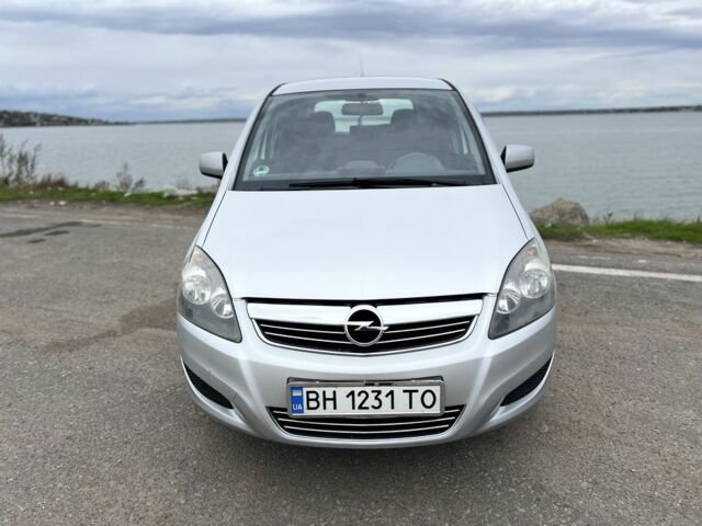 Серый Опель Зафира, объемом двигателя 1.7 л и пробегом 266 тыс. км за 6600 $, фото 1 на Automoto.ua