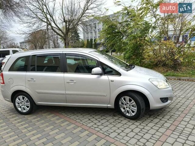 Серый Опель Зафира, объемом двигателя 1.8 л и пробегом 217 тыс. км за 6700 $, фото 3 на Automoto.ua