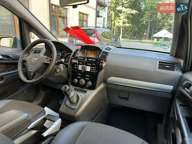 Сірий Опель Зафіра, об'ємом двигуна 1.6 л та пробігом 156 тис. км за 6899 $, фото 121 на Automoto.ua