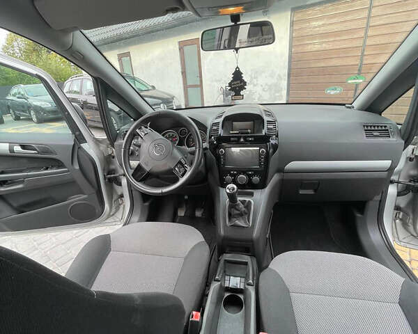 Сірий Опель Зафіра, об'ємом двигуна 1.6 л та пробігом 190 тис. км за 6800 $, фото 20 на Automoto.ua