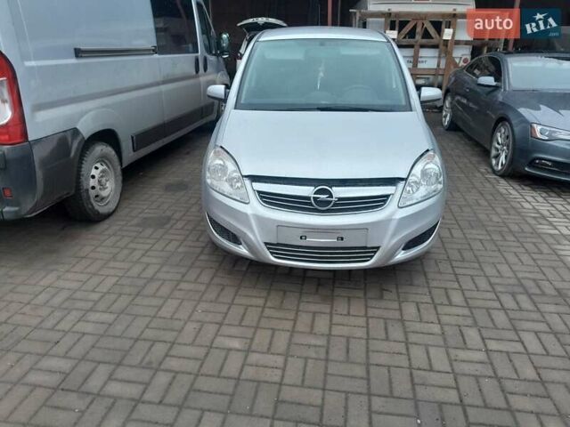 Серый Опель Зафира, объемом двигателя 1.7 л и пробегом 207 тыс. км за 7000 $, фото 1 на Automoto.ua