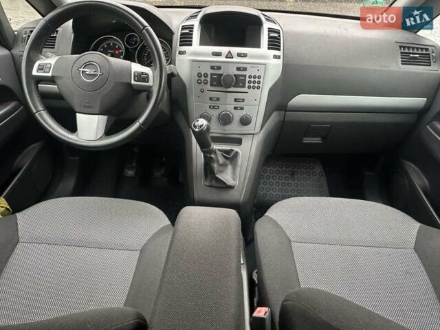 Сірий Опель Зафіра, об'ємом двигуна 1.6 л та пробігом 231 тис. км за 5999 $, фото 31 на Automoto.ua