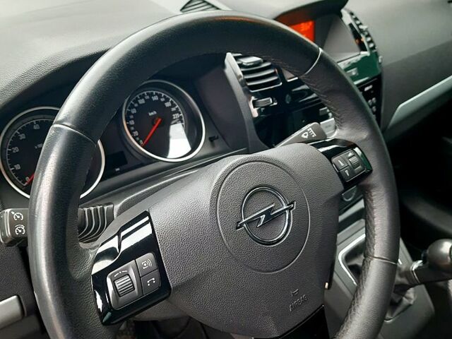 Опель Зафира 2010 в Киеве на Automoto.ua Серый Опель Зафира, объемом двигателя 16 л и пробегом 179 тыс. км за 6200 $, фото 4 на Automoto.ua