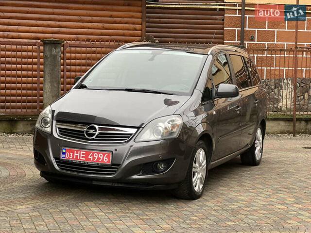 Серый Опель Зафира, объемом двигателя 1.7 л и пробегом 191 тыс. км за 7900 $, фото 2 на Automoto.ua