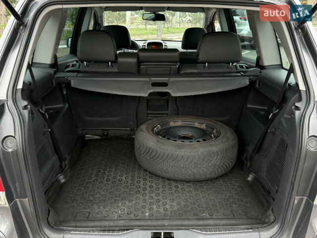 Серый Опель Зафира, объемом двигателя 1.8 л и пробегом 198 тыс. км за 7999 $, фото 25 на Automoto.ua