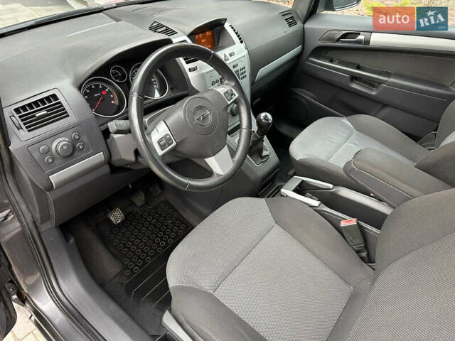 Серый Опель Зафира, объемом двигателя 1.6 л и пробегом 231 тыс. км за 5900 $, фото 12 на Automoto.ua