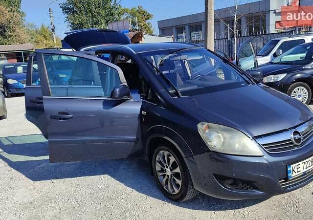 Серый Опель Зафира, объемом двигателя 1.6 л и пробегом 297 тыс. км за 5700 $, фото 15 на Automoto.ua