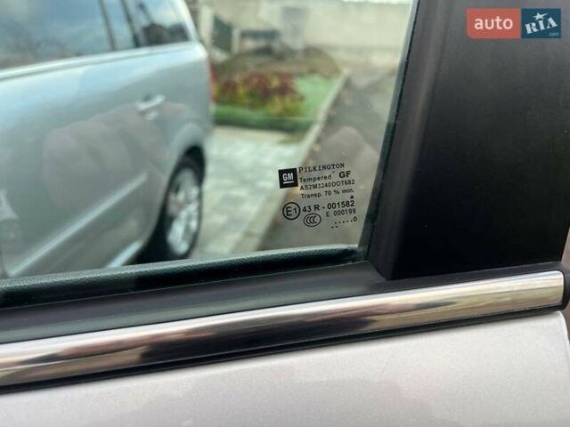 Серый Опель Зафира, объемом двигателя 1.6 л и пробегом 167 тыс. км за 7499 $, фото 33 на Automoto.ua