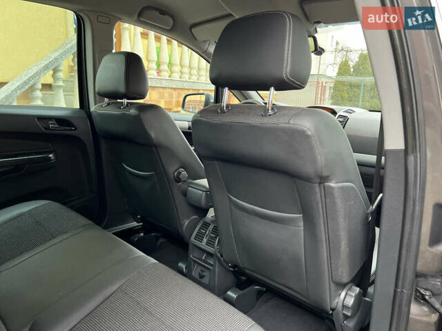 Серый Опель Зафира, объемом двигателя 1.7 л и пробегом 191 тыс. км за 7900 $, фото 52 на Automoto.ua