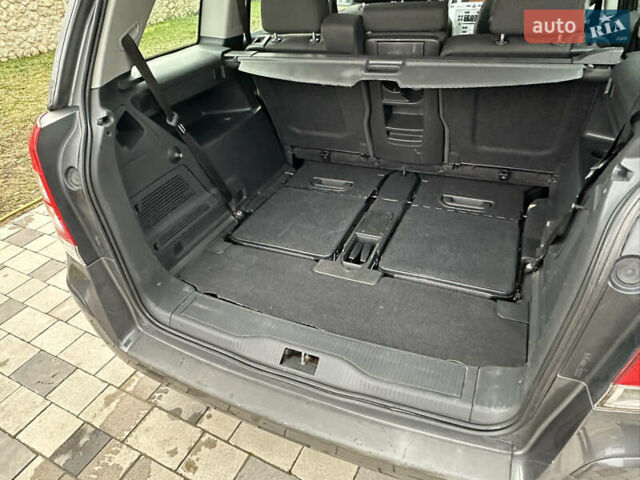 Серый Опель Зафира, объемом двигателя 1.6 л и пробегом 231 тыс. км за 5900 $, фото 7 на Automoto.ua