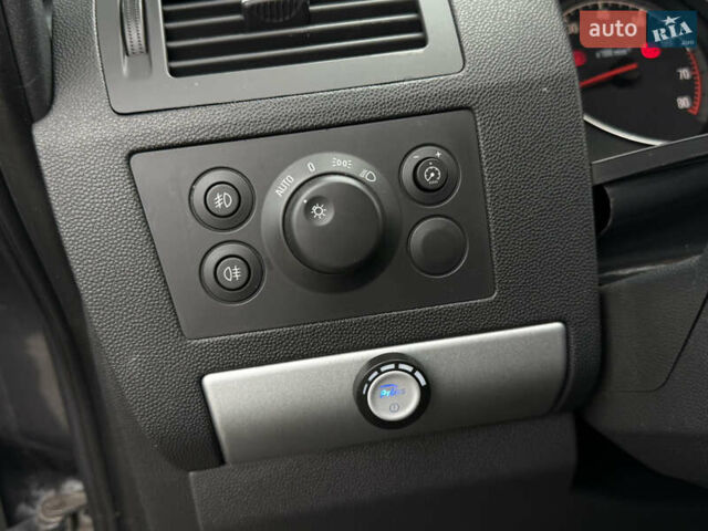 Серый Опель Зафира, объемом двигателя 1.8 л и пробегом 198 тыс. км за 7999 $, фото 13 на Automoto.ua