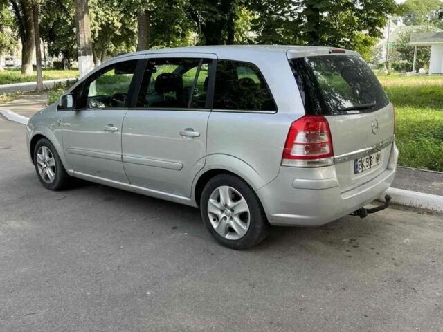 Серый Опель Зафира, объемом двигателя 1.7 л и пробегом 187 тыс. км за 4800 $, фото 2 на Automoto.ua