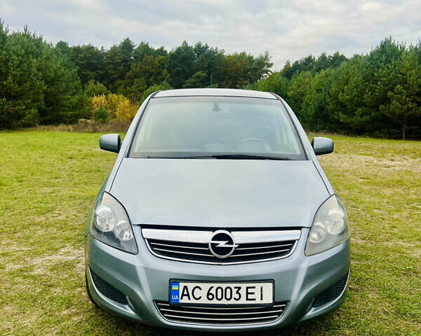 Серый Опель Зафира, объемом двигателя 1.7 л и пробегом 202 тыс. км за 6200 $, фото 1 на Automoto.ua