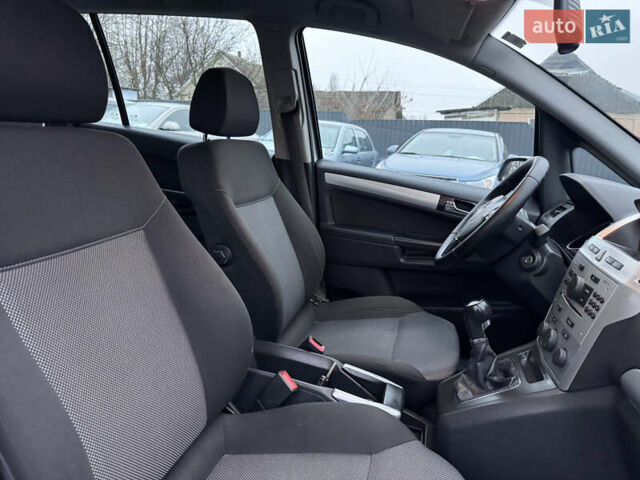 Серый Опель Зафира, объемом двигателя 1.8 л и пробегом 250 тыс. км за 6140 $, фото 29 на Automoto.ua