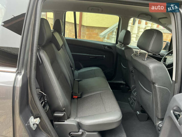 Серый Опель Зафира, объемом двигателя 1.7 л и пробегом 191 тыс. км за 7900 $, фото 62 на Automoto.ua