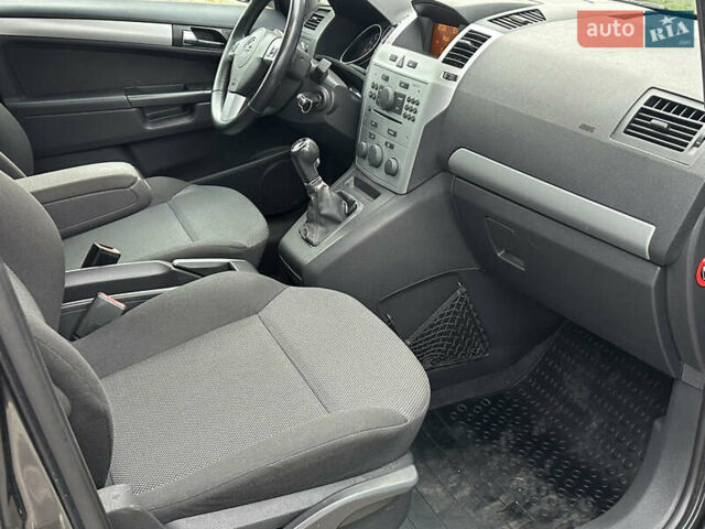 Серый Опель Зафира, объемом двигателя 1.6 л и пробегом 231 тыс. км за 5900 $, фото 20 на Automoto.ua