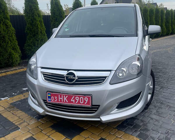 Сірий Опель Зафіра, об'ємом двигуна 1.6 л та пробігом 190 тис. км за 6800 $, фото 1 на Automoto.ua