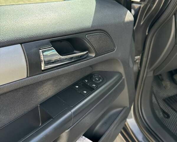 Серый Опель Зафира, объемом двигателя 1.69 л и пробегом 331 тыс. км за 6000 $, фото 7 на Automoto.ua