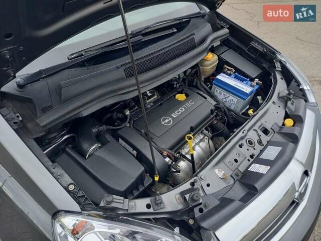 Сірий Опель Зафіра, об'ємом двигуна 1.6 л та пробігом 223 тис. км за 6900 $, фото 49 на Automoto.ua