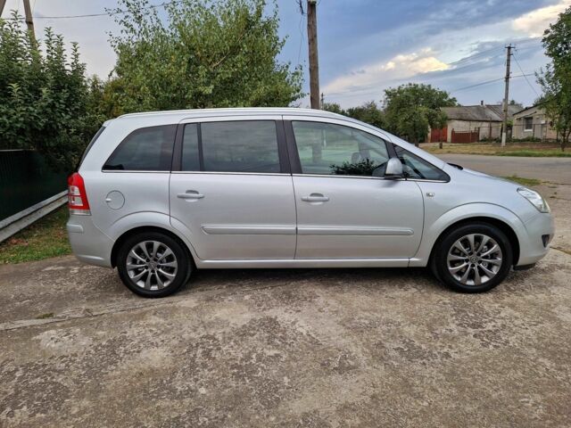 Серый Опель Зафира, объемом двигателя 1.8 л и пробегом 204 тыс. км за 7950 $, фото 4 на Automoto.ua