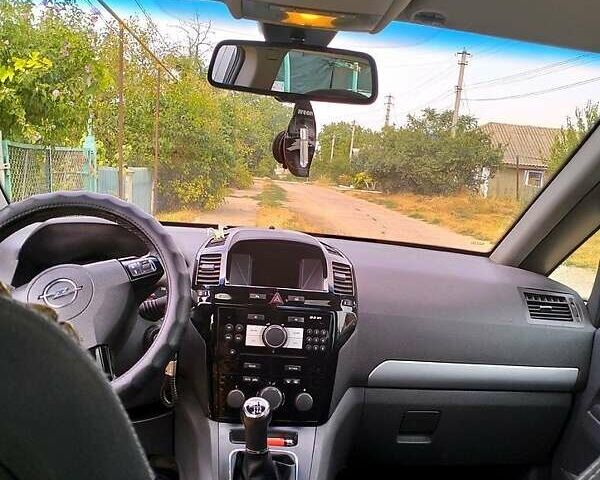 Серый Опель Зафира, объемом двигателя 1.7 л и пробегом 288 тыс. км за 6200 $, фото 6 на Automoto.ua