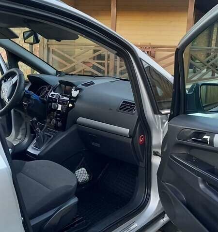 Серый Опель Зафира, объемом двигателя 1.7 л и пробегом 265 тыс. км за 6550 $, фото 20 на Automoto.ua