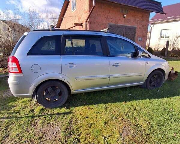 Серый Опель Зафира, объемом двигателя 1.91 л и пробегом 195 тыс. км за 6500 $, фото 1 на Automoto.ua