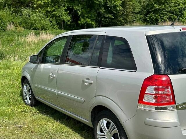 Опель Зафира 2010 в Львове на Automoto.ua Серый Опель Зафира, объемом двигателя 1.6 л и пробегом 142 тыс. км за 6900 $, фото 3 на Automoto.ua