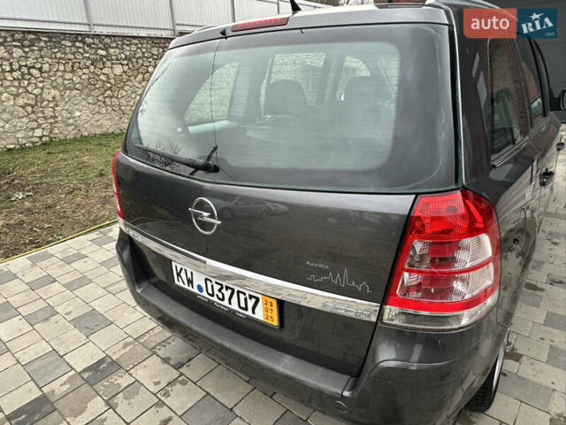 Серый Опель Зафира, объемом двигателя 1.6 л и пробегом 231 тыс. км за 5900 $, фото 6 на Automoto.ua