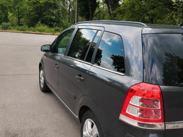 Серый Опель Зафира, объемом двигателя 0 л и пробегом 235 тыс. км за 5700 $, фото 2 на Automoto.ua