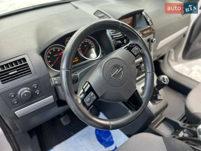 Серый Опель Зафира, объемом двигателя 1.6 л и пробегом 167 тыс. км за 7499 $, фото 50 на Automoto.ua