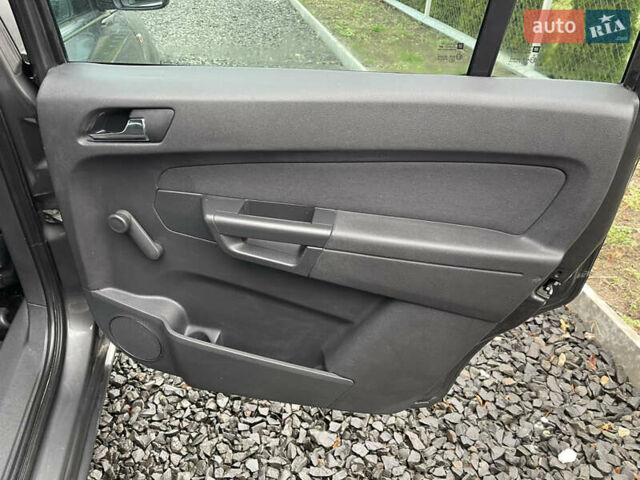 Серый Опель Зафира, объемом двигателя 1.8 л и пробегом 210 тыс. км за 7000 $, фото 21 на Automoto.ua