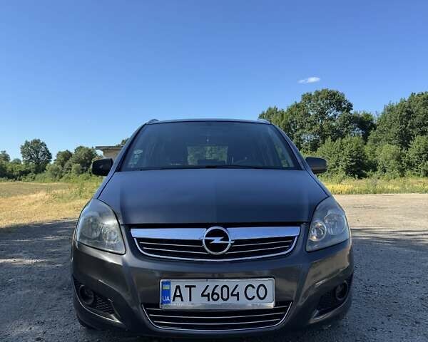 Серый Опель Зафира, объемом двигателя 1.7 л и пробегом 450 тыс. км за 7000 $, фото 4 на Automoto.ua