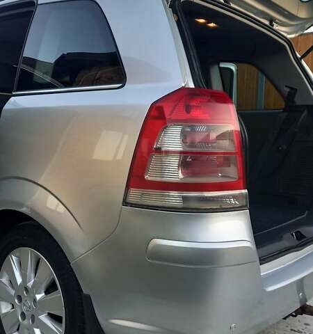 Серый Опель Зафира, объемом двигателя 1.7 л и пробегом 265 тыс. км за 6550 $, фото 18 на Automoto.ua