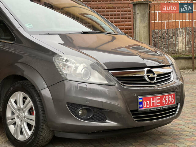Серый Опель Зафира, объемом двигателя 1.7 л и пробегом 191 тыс. км за 7900 $, фото 10 на Automoto.ua