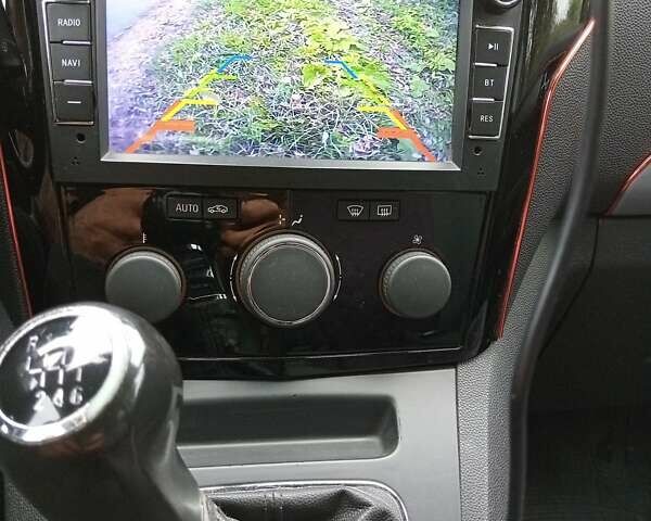 Серый Опель Зафира, объемом двигателя 1.7 л и пробегом 205 тыс. км за 6700 $, фото 2 на Automoto.ua