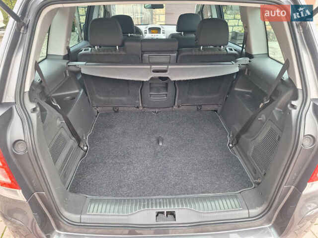 Серый Опель Зафира, объемом двигателя 1.6 л и пробегом 178 тыс. км за 7700 $, фото 20 на Automoto.ua