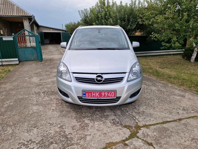 Серый Опель Зафира, объемом двигателя 1.8 л и пробегом 204 тыс. км за 7950 $, фото 1 на Automoto.ua