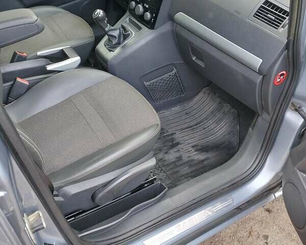 Сірий Опель Зафіра, об'ємом двигуна 1.7 л та пробігом 228 тис. км за 6500 $, фото 8 на Automoto.ua