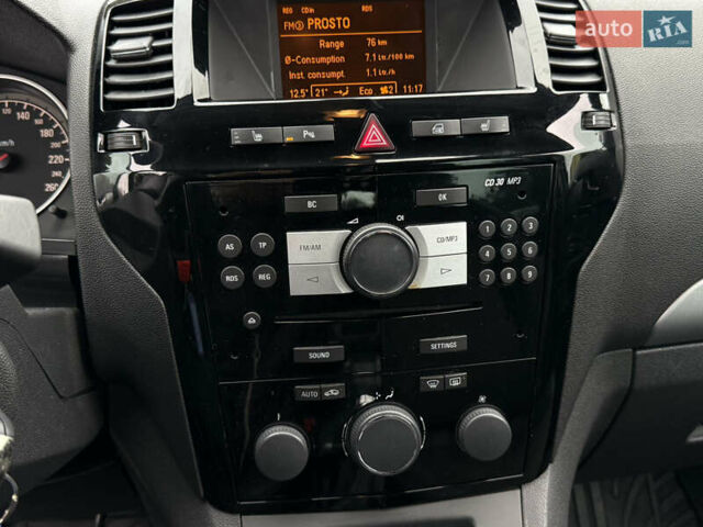 Серый Опель Зафира, объемом двигателя 1.8 л и пробегом 198 тыс. км за 7999 $, фото 15 на Automoto.ua