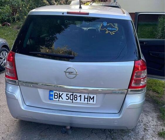 Серый Опель Зафира, объемом двигателя 1.7 л и пробегом 187 тыс. км за 4800 $, фото 3 на Automoto.ua