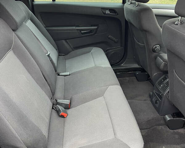 Серый Опель Зафира, объемом двигателя 1.8 л и пробегом 210 тыс. км за 7000 $, фото 20 на Automoto.ua