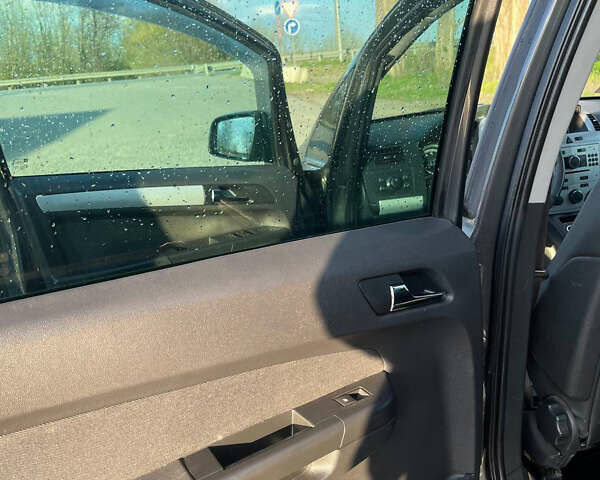 Серый Опель Зафира, объемом двигателя 1.8 л и пробегом 300 тыс. км за 5300 $, фото 14 на Automoto.ua