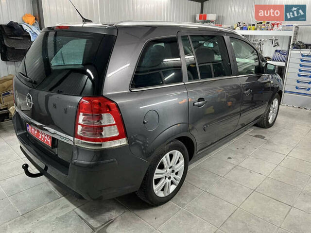 Серый Опель Зафира, объемом двигателя 1.7 л и пробегом 224 тыс. км за 7850 $, фото 3 на Automoto.ua