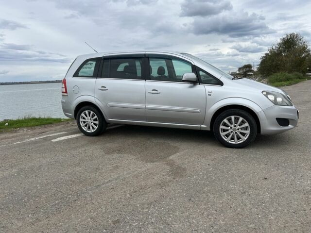 Серый Опель Зафира, объемом двигателя 1.7 л и пробегом 266 тыс. км за 6600 $, фото 5 на Automoto.ua