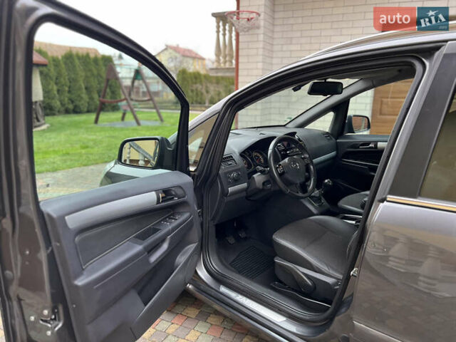 Серый Опель Зафира, объемом двигателя 1.7 л и пробегом 191 тыс. км за 7900 $, фото 33 на Automoto.ua