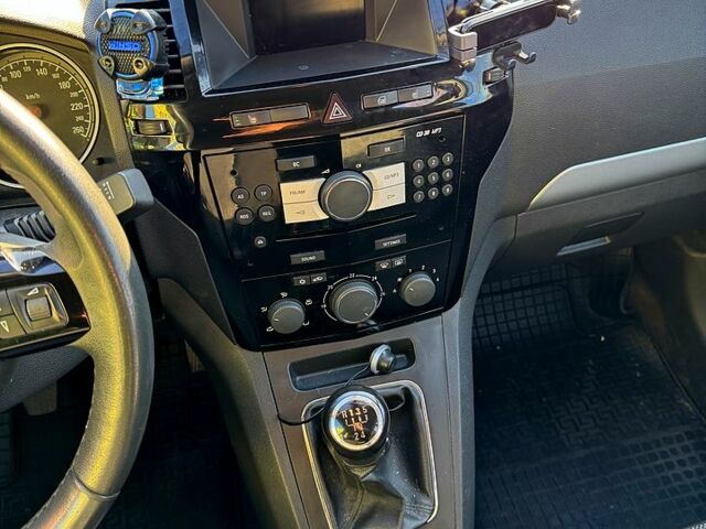 Серый Опель Зафира, объемом двигателя 1.8 л и пробегом 231 тыс. км за 7050 $, фото 10 на Automoto.ua