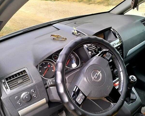 Серый Опель Зафира, объемом двигателя 1.7 л и пробегом 288 тыс. км за 6200 $, фото 12 на Automoto.ua