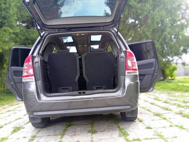 Серый Опель Зафира, объемом двигателя 1.7 л и пробегом 220 тыс. км за 5800 $, фото 5 на Automoto.ua