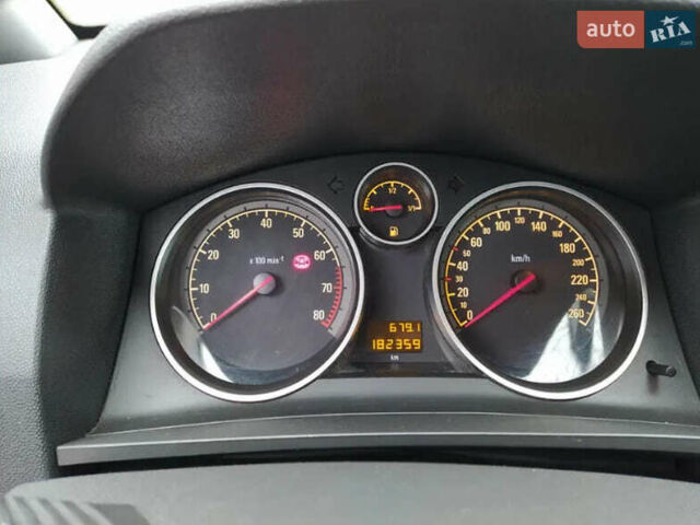 Серый Опель Зафира, объемом двигателя 1.6 л и пробегом 182 тыс. км за 8150 $, фото 2 на Automoto.ua